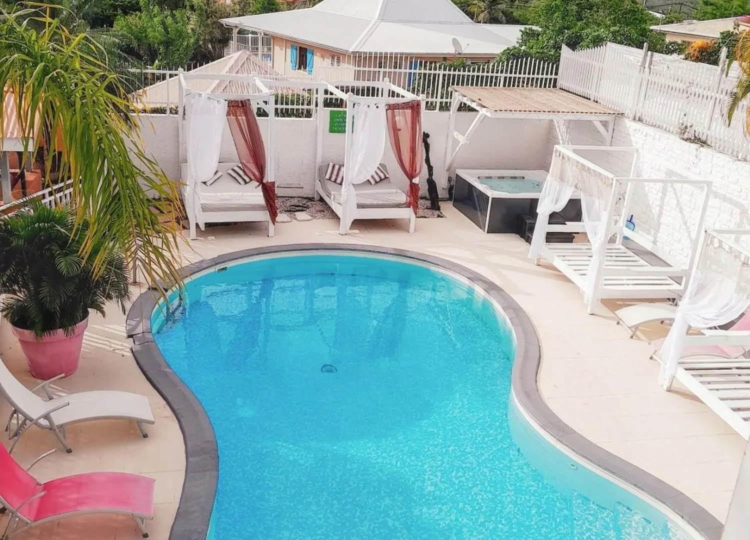 Studio Charmant A Sainte Anne Avec Piscine Partagee 30 M² contacts
